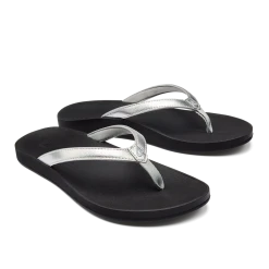 OluKai Puawe - Silver